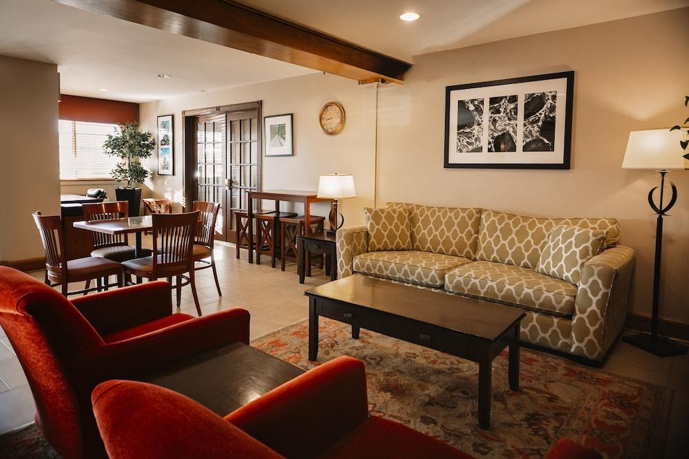 Travelodge Suites By Wyndham Regina - Eastgate Bay Екстериор снимка