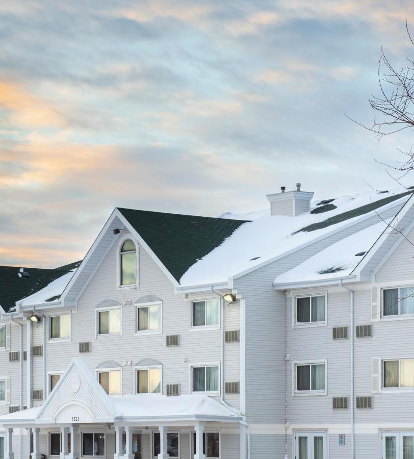 Travelodge Suites By Wyndham Regina - Eastgate Bay Екстериор снимка
