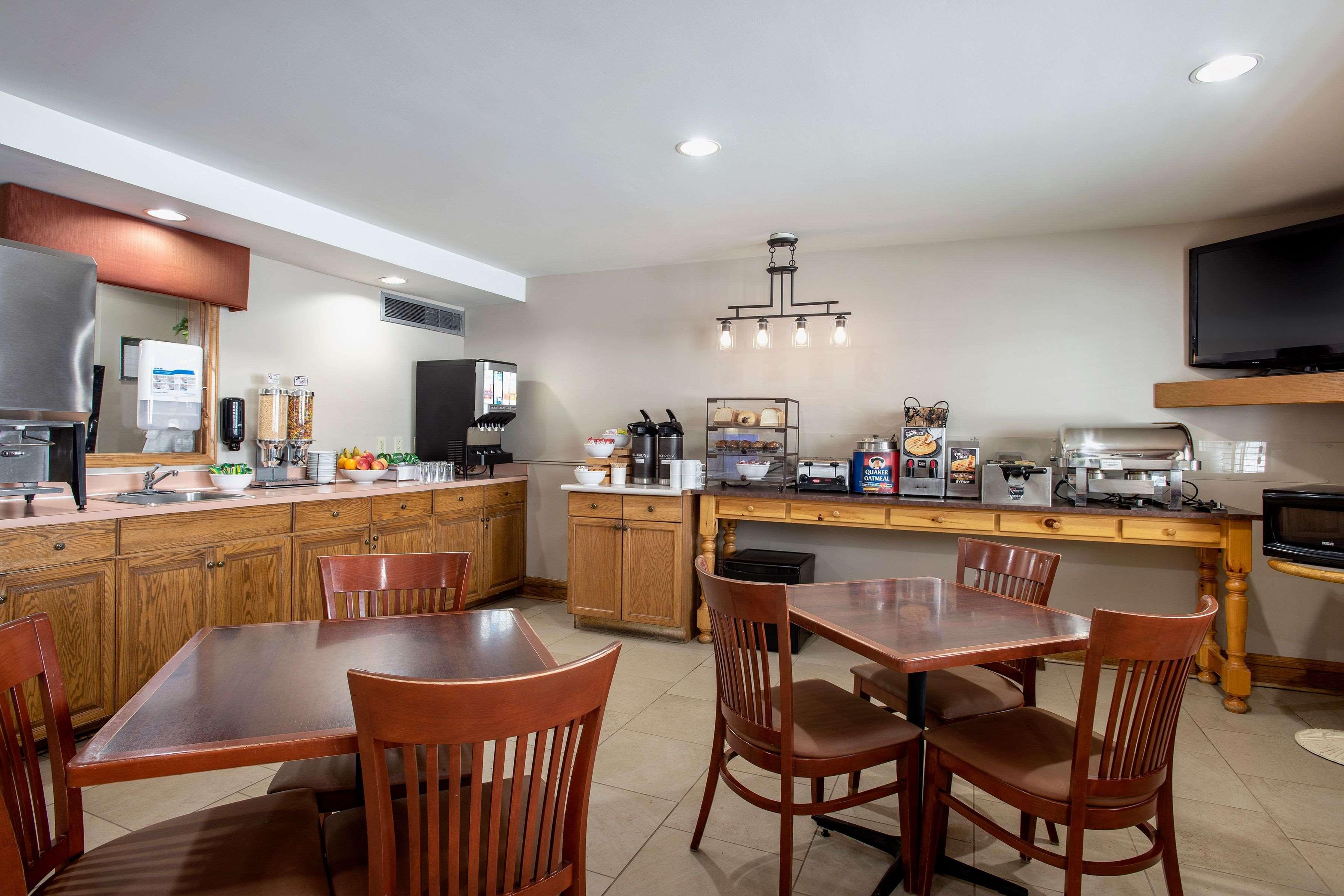 Travelodge Suites By Wyndham Regina - Eastgate Bay Екстериор снимка