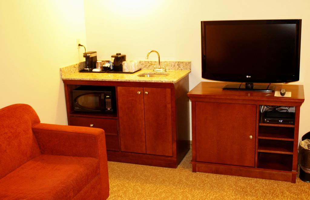 Travelodge Suites By Wyndham Regina - Eastgate Bay Екстериор снимка