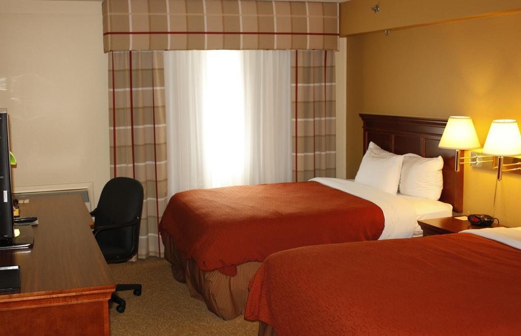 Travelodge Suites By Wyndham Regina - Eastgate Bay Екстериор снимка