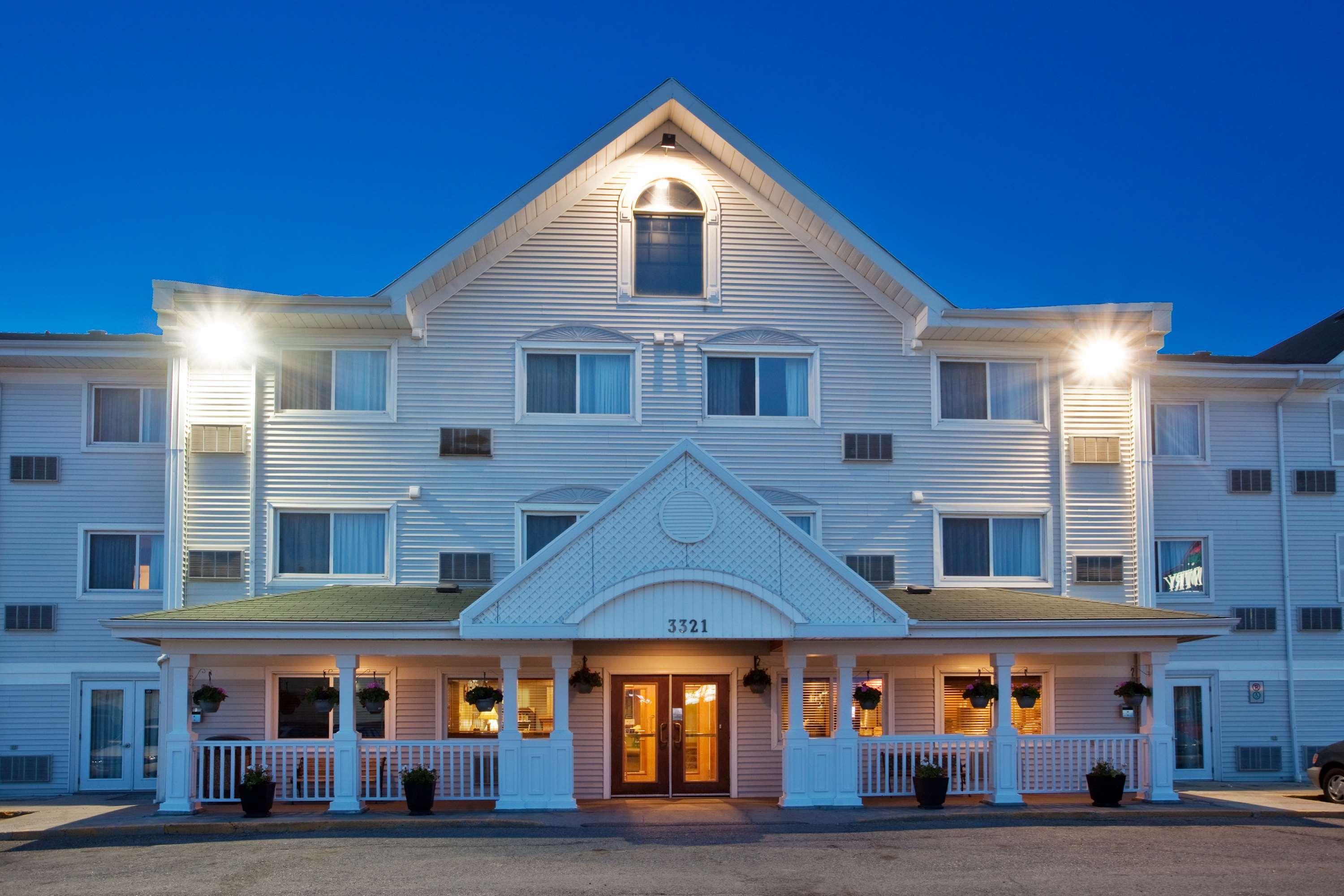 Travelodge Suites By Wyndham Regina - Eastgate Bay Екстериор снимка