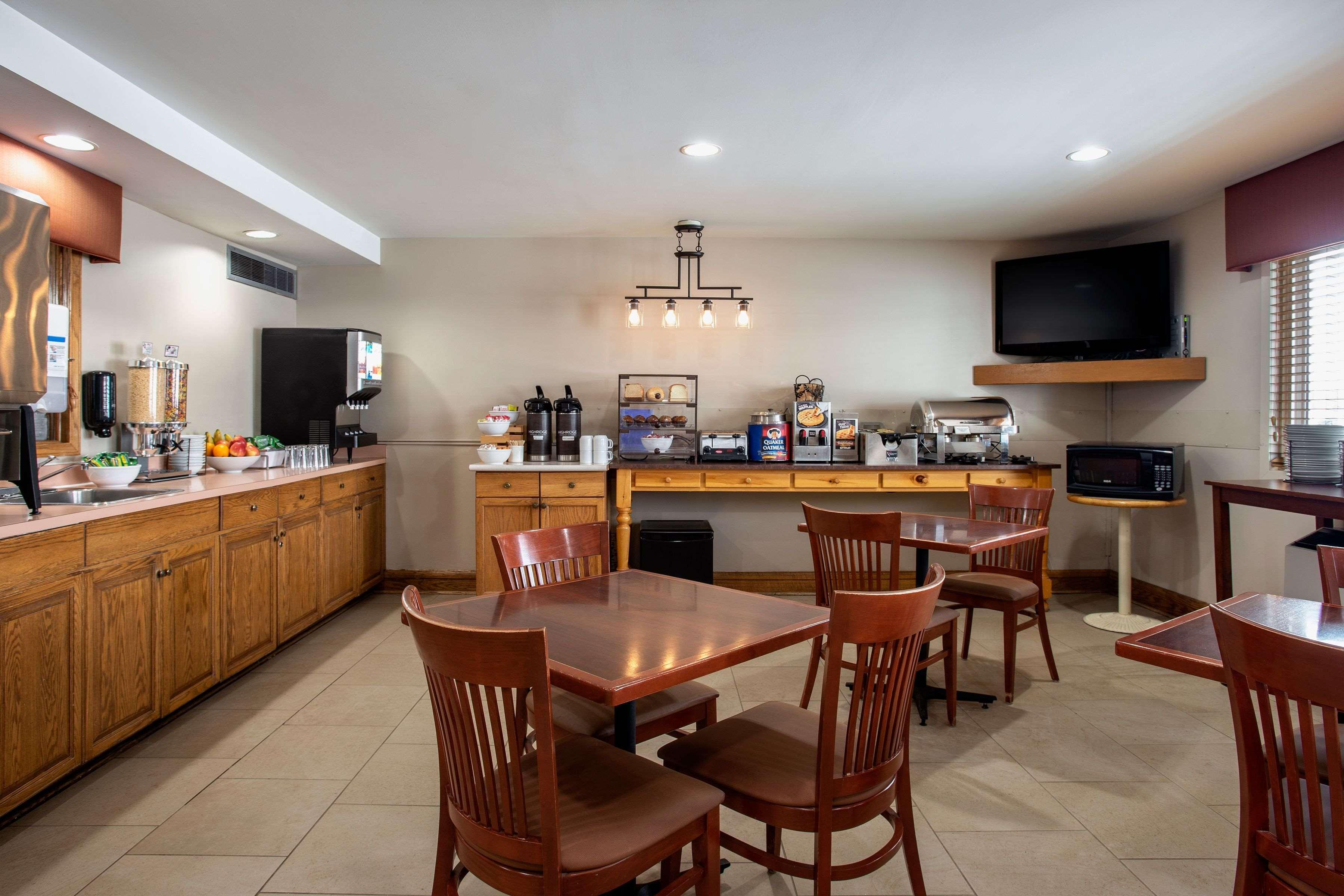 Travelodge Suites By Wyndham Regina - Eastgate Bay Екстериор снимка