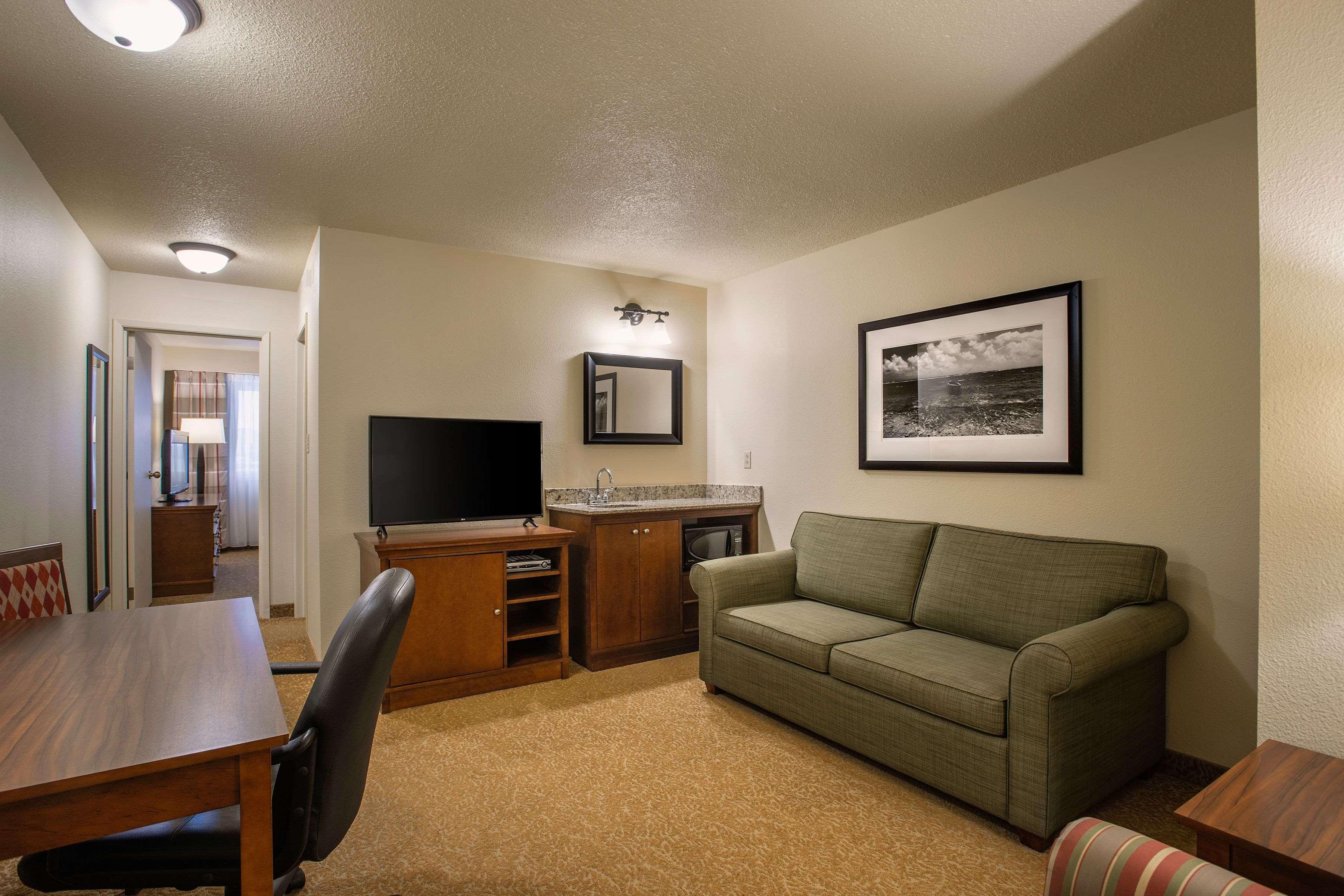 Travelodge Suites By Wyndham Regina - Eastgate Bay Екстериор снимка