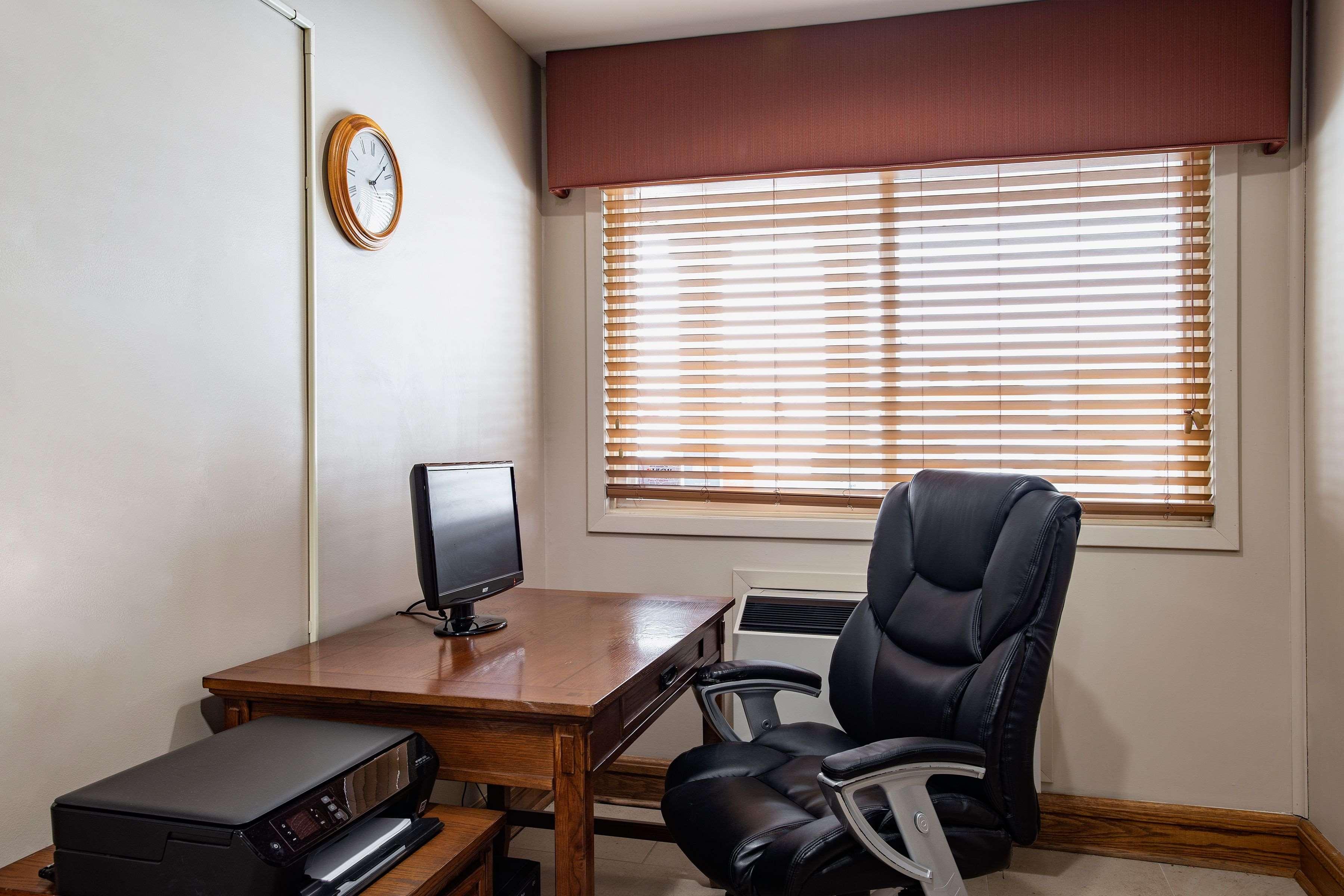 Travelodge Suites By Wyndham Regina - Eastgate Bay Екстериор снимка