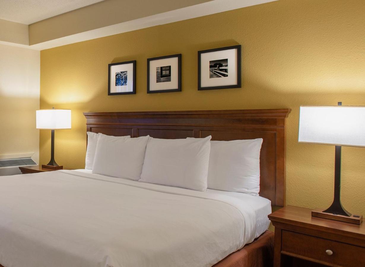 Travelodge Suites By Wyndham Regina - Eastgate Bay Екстериор снимка